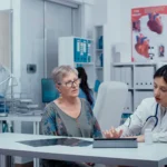 Analysegespraech mit patientin.webp