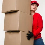 Junge dame mit paketen mob e1743159426738.webp